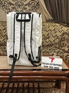 Mochila de Nailon Personalizada de Alta Demanda para Pickleball y Pádel con Marco Externo, Capacidad de 30-40L para Hombres y Mujeres - Product Image 4