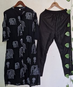 Chic Checks Party Wear haut en coton pantalon Dupatta ensemble avec broderie élégante kurta. - Product Image 5