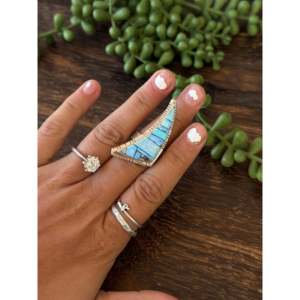Anillo Ajustable de Plata de Ley Turquesa Golden Hills de David Tune, con Incrustaciones Religiosas, Elegante y Moderno, Chapado en Oro - Product Image 2