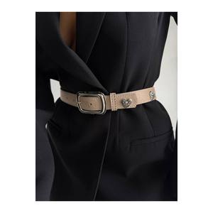 Cinturón de Mujer con Hebilla Cuadrada y Adorno de Corazón, para Pantalones, Chaquetas, Camisas y Vestidos - Beige-Negro - Product Image 2