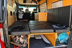 Fourgonnette Mercedes-Benz Sprinter 2500 Apex 2020 d'occasion, conversion en camping-car, 13 600 milles, V6 turbodiesel, conversion en camping-car - Product Image 5