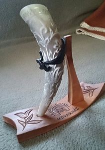 Corne à boire Viking festive fabriquée à la main pour l'hydromel et la bière parfaite pour les fêtes de Noël et les acclamations des fêtes - Product Image 2