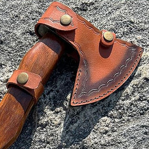 Hache décorative en acier de Damas d'inspiration viking, tête en acier à motif artisanal avec manche en bois poli pour collection et exposition - Product Image 5