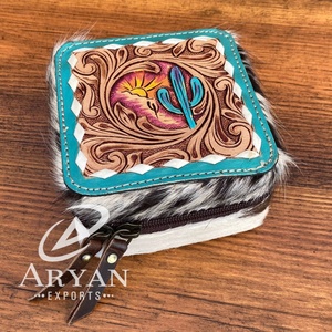 Vente chaude cuir repoussé à la main personnalisé Portable Mini boîte à bijoux petit organisateur de bijoux stockage voyage peau de vache boîtes à bijoux - Product Image 1