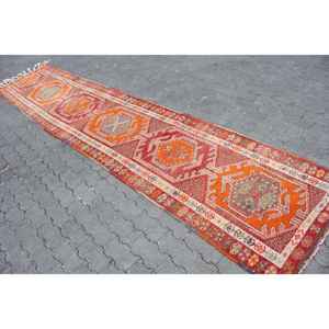 Alfombra Vintage Herki de 2.8x12.8 pies, Alfombra Turca de Lana con Parches Rojos y Naranjas - Product Image 2