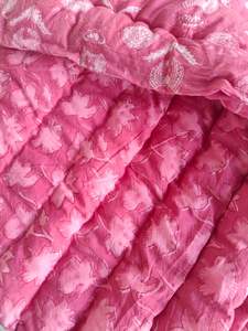 Couverture matelassée réversible en coton imprimé floral rose, taille Queen - Product Image 6