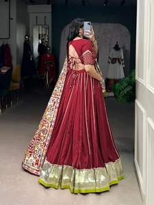 Vêtements de mariage en pur chanderi avec travail de tissage zari, lehenga choli, achat en ligne en Inde, exportateur de mode féminine, fournisseur de Surat - Product Image 2
