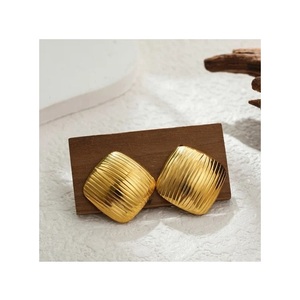 Pendientes de tuerca a la moda de calidad superior, perfectos para la Oficina, la universidad o la fiesta, disponibles a un precio asequible - Product Image 1