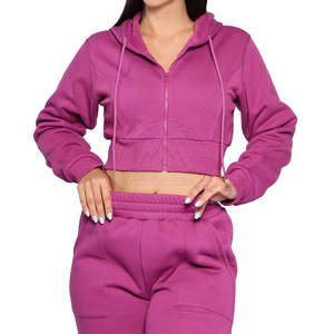 Vente en gros de survêtements de haute qualité avec logo personnalisé pour femmes, crop top slim, survêtements fabriqués au Pakistan - Product Image 2