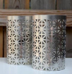 Nouveau Porte-Bougie Votif en Métal Décoratif en Fer, Finition Grise, pour la Décoration de la Maison et des Mariages, Forme Ronde - Product Image 1