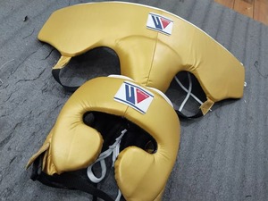 Juego de entrenamiento de boxeo con cordones ganador Tamaño mediano dorado Cuero puro Transpirable Absorbe la humedad Ligero Hecho a medida Uso en el gimnasio - Product Image 3