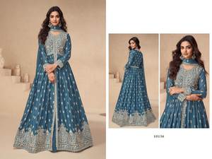 Combinando la artesanía tradicional con las tendencias modernas, este Salwar Kameez/ Anarkali de corte recto está hecho de crepé ligero. - Product Image 2