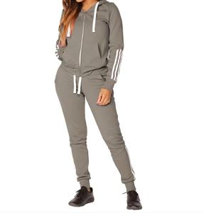 Concevez votre propre survêtement décontracté pour femme – Meilleures ventes, personnalisé, imprimé, en polaire polyester, imperméable, respirant et écologique - Product Image 1