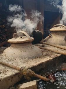 น้ำมันอัลลัวร่า ออยส์ ออริจินัล พรีเมียม เนเชอรัล คูส เวติเวอร์ อัตตาร์ ออยล์ น้ำหอมสำหรับทุกเพศ คุณภาพสูง กลิ่นหอมอินเดียแบบดั้งเดิม อุ่น อบอุ่น และเข้มข้น - Product Image 2