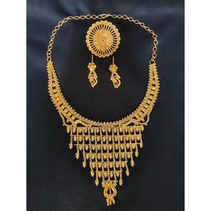 Vente en gros de collier boucles d'oreilles et bague en plaqué or 22 carats avec un ensemble de bijoux de style tendance à vendre par les exportateurs indiens - Product Image 1