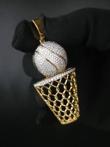 Colgante de Aro de Baloncesto en Acabado Dorado, Completamente Engastado con Moissanita, Joyería Deportiva Hip Hop - Product Image 4