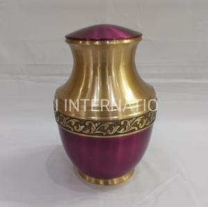 Urne funéraire en laiton violet et or pour adulte, porte-cendres commémoratif, design gravé artisanal, fournisseur de souvenirs funéraires sur Alibaba - Product Image 1