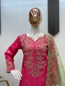 Vêtements indiens et pakistanais de créateur pour la fête Top Bottom et ensemble Dupatta - Product Image 5
