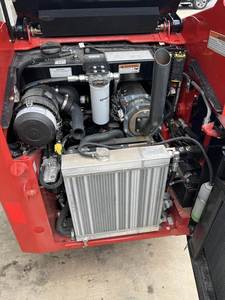 Mini-chargeuse sur chenilles diesel Manitou 1050RT 2024 à haute efficacité et performance avec moteur Yanmar et composants KYB - Product Image 5