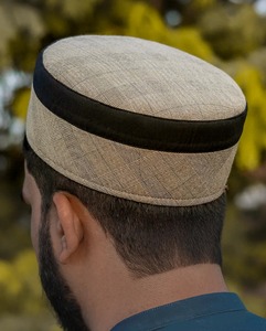 หมวกทางศาสนาของผู้ชายทำด้วยมือด้วยผ้านุ่มและลายตารางหมากรุกแบบคลาสสิกเหมาะสำหรับการสวดมนต์ในวันศุกร์และทุกวันนามาซ - Product Image 2