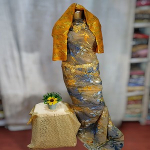 Tela de seda somalí Maqbal Dirac de lujo de primera calidad con diseño floral y trabajo intrincado con purpurina dorada para uso diario. - Product Image 3