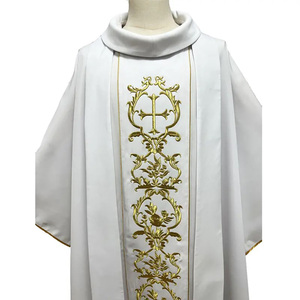 Tela satinada de calidad de oro blanco con casulla de diseño bordado con estola Casulla bordada 2025 hecha a medida - Product Image 3