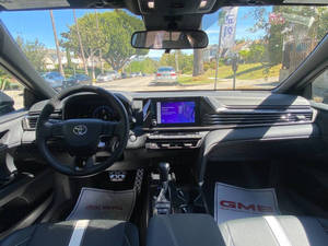 Toyota Camry SE 2025 d'occasion en excellent état - Product Image 4