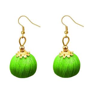 Tip Top Fashions 1309073L Hilo verde con pendientes chapados en oro Accesorio de moda elegante - Product Image 1