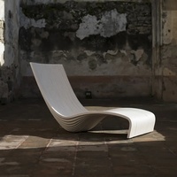 Chaise en bois paramétrique haut de gamme sur mesure, courbée et ondulée, en contreplaqué moulé sans joint, pour villa panoramique
