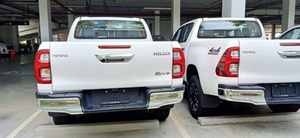 Titre de propriété propre pour Toyota Hilux REVO Pick-up Double Cabine 2.4l Turbo diesel d'occasion - Product Image 3