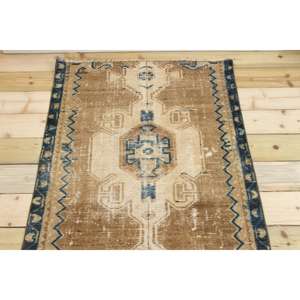 Alfombra Turca Vintage de 3.2x8.2 pies, Alfombra de Pasillo, Alfombra de Lana con Estampado Animal Marrón y Azul - Product Image 3