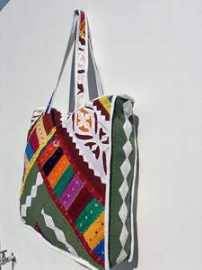 Bolso de mano acolchado de algodón de alta calidad, bolso de compras de retazos hecho a mano, bolso de playa para uso diario y viaje, regalo perfecto - Product Image 3