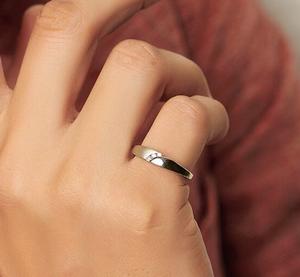 Anillo de diamante cultivado en laboratorio de oro blanco de 14K, anillo de banda de diamante creado en laboratorio de tres piedras, joyería de banda Unisex, joyería de laboratorio CVD/HPHT - Product Image 5