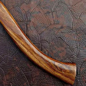 Hache en acier à motif artisanal personnalisé, outil d'extérieur avec manche en bois naturel pour le camping, le bushcraft, l'aventure et l'utilité - Product Image 6