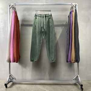 Streetwear décontracté en coton épais pour hommes, pantalons de survêtement baggy brodés avec logo personnalisé, délavés à l'acide de différentes couleurs, à plat - Product Image 4