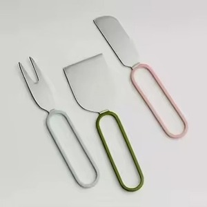 Ensemble de couteaux à fromage en cuivre et acier inoxydable avec poignées noires Couverts à fromage élégants Ensemble de 3 couverts en or rose - Product Image 5