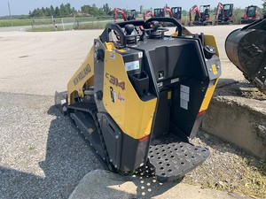 Mini-chargeuse sur chenilles compacte New Holland C314, chargeuse frontale utilitaire compacte, chargeuse compacte diesel pour travaux agricoles et de construction - Product Image 6