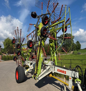 Râteau à fourches Claas Liner 3500 à 4 rotors, haute capacité, équipement agricole pour la manutention du fourrage, à vendre - Product Image 5