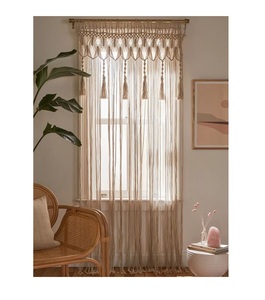 Beau rideau de porte en macramé tissé à la main pour les espaces à thème boho adaptés à une utilisation décorative intérieure ou extérieure couverte - Product Image 3