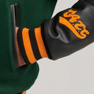 Chaqueta universitaria de béisbol Letterman de diseño personalizado para hombre con cuello levantado, parche personalizado de cuero negro a prueba de viento y transpirable - Product Image 5