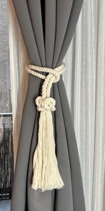 Abrazador de Cortina de Algodón Blanco con Nudo de Diamante y Borla, Elegante y Hecho a Mano - Product Image 3