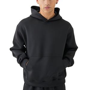 Ce survêtement en coton pour homme de marque privée offre une coupe athlétique supérieure aux joueurs tout en assurant un confort de haut niveau. - Product Image 1