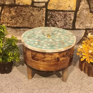 Caja Acrílica Elegante y Transparente para Almacenamiento de Frutos Secos, Chocolates y Regalos Festivos, Hecha a Mano con Incrustaciones de Nácar de Lujo - Product Image 6