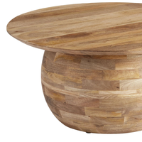 Table basse en bois sculpté artisanal, style rustique moderne, finition naturelle, petit meuble décoratif pour la maison