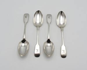 Ensemble d'ustensiles de table modernes en acier inoxydable de qualité supérieure, collection de cuillères, fourchettes et couteaux pour la cuisine à domicile et le service d'événements - Product Image 4