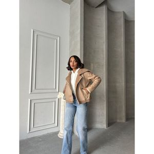 Vestes en cuir pour femmes avec fermetures éclair, produit en gros - Product Image 5