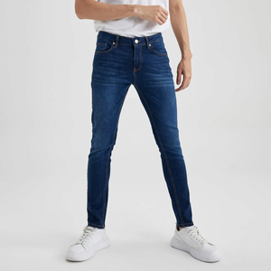 Pantalones vaqueros de corte recto para hombre OEM con logotipo personalizado, ropa de calle de verano 2025, ropa personalizada con pantalones de mezclilla de algodón - Product Image 3