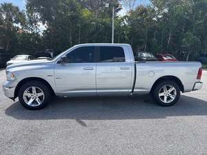 EN SOLDE! Vente aux enchères par courtier pour camions d'occasion Pickup 2019 1500 Classic SLT CrewCab RWD à usage commercial - Product Image 5