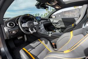 Mercedes-AMG C63 S Final Edition Coupé d'occasion haut de gamme 2023, environ 2 800 milles, V8 biturbo de 503 ch - Product Image 4