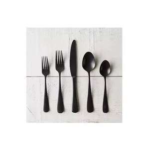 Juego de cubiertos de viaje de acero inoxidable negro con recubrimiento en polvo con estuche compacto, reutilizable, ecológico y perfecto para comer al aire libre - Product Image 1